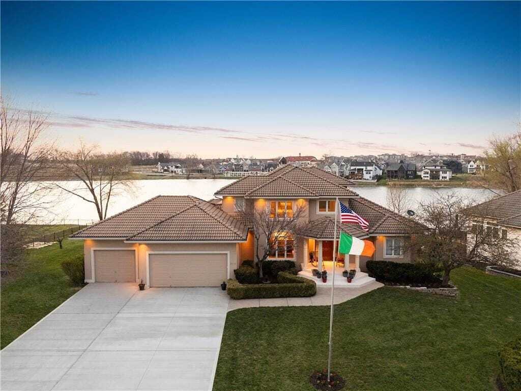 House in Lee's Summit, Missouri, United States 1 - 17638361