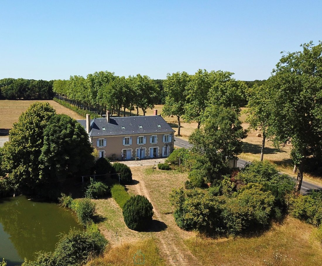 Casa a Château-la-Vallière, Centro-Val della Loira, Francia 1 - 18331699