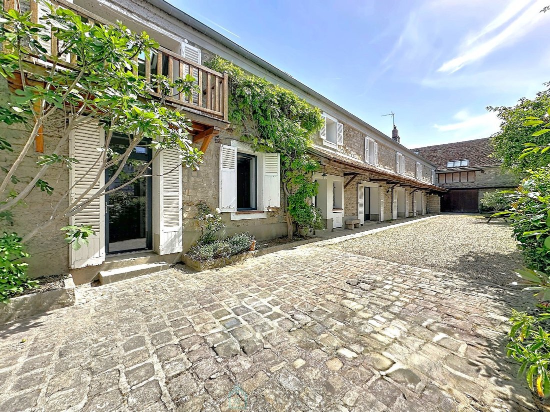 House in Fontainebleau, Ile-de-France, France 2 - 18331723