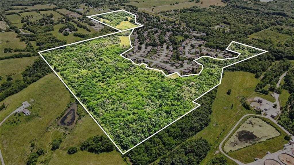 Farm Ranch in Smithville, Missouri, United States 1 - 18104328