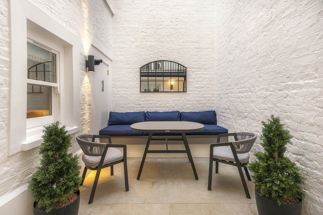 Apartment in Campden Hill, Kensington And Chelsea, England 2 - 18329286