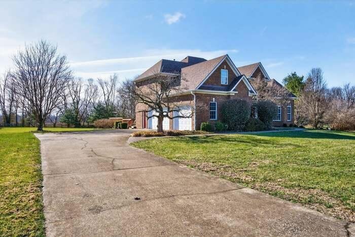 House in Versailles, Kentucky, United States 3 - 18329092