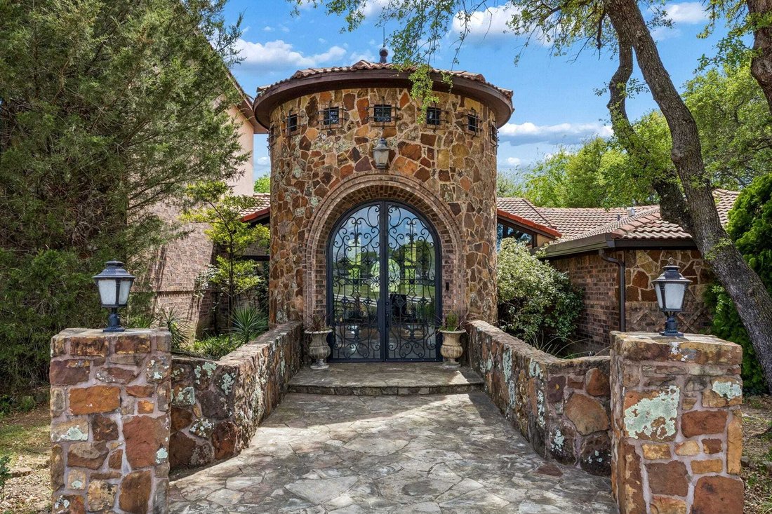 House in Plano, Texas, United States 2 - 17636899