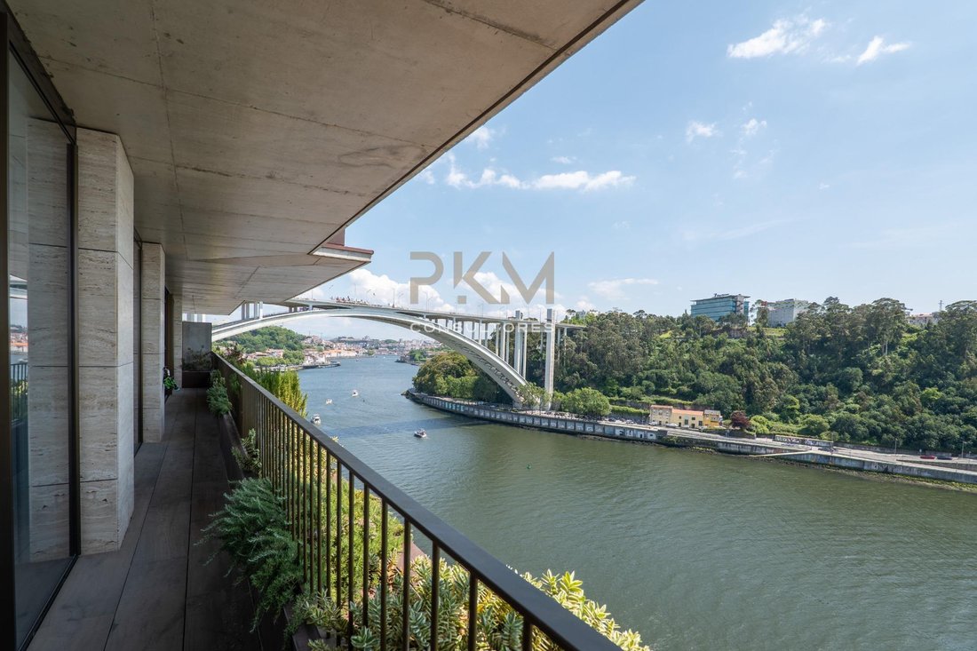 Apartment in Lordelo do Ouro e Massarelos, Porto District, Portugal 1 - 18332698