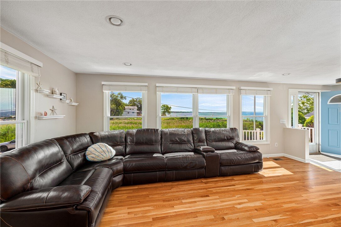 House in Warwick, Rhode Island, United States 2 - 18332562