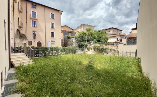 House in L'Aquila, Abruzzo, Italy 1