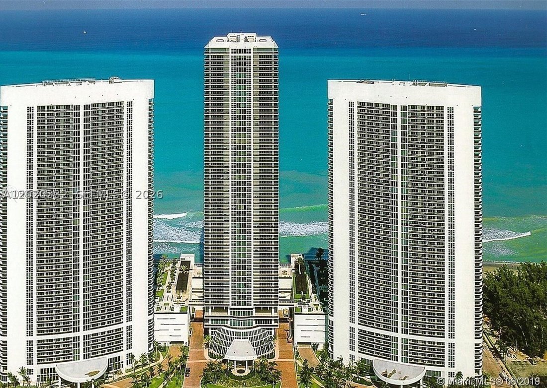 Condo in Hallandale Beach, Florida, United States 1 - 18060474