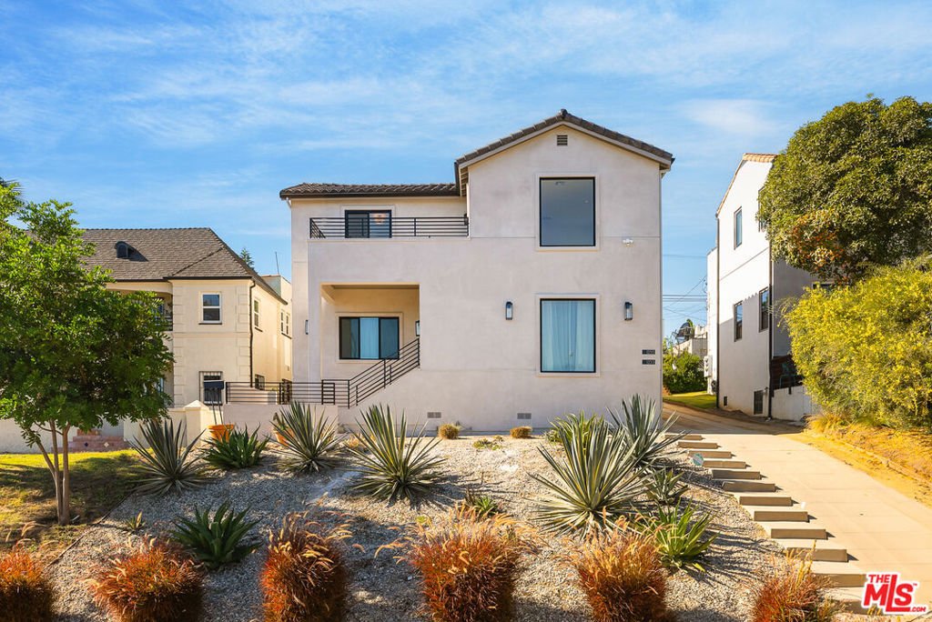 Los Angeles, California, United States 1 - 18332653