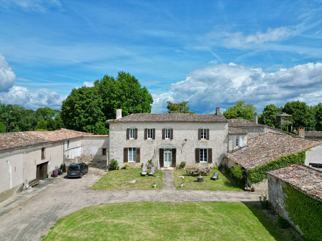 Villa in Pineuilh, Nouvelle-Aquitaine, France 1 - 18333049