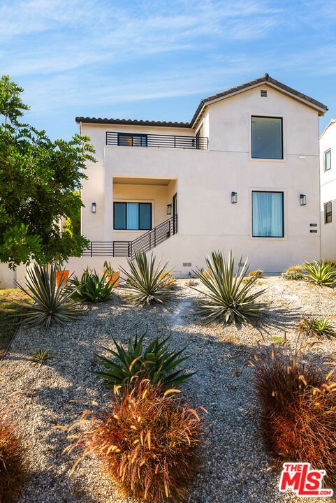 Los Angeles, California, United States 2 - 18332653