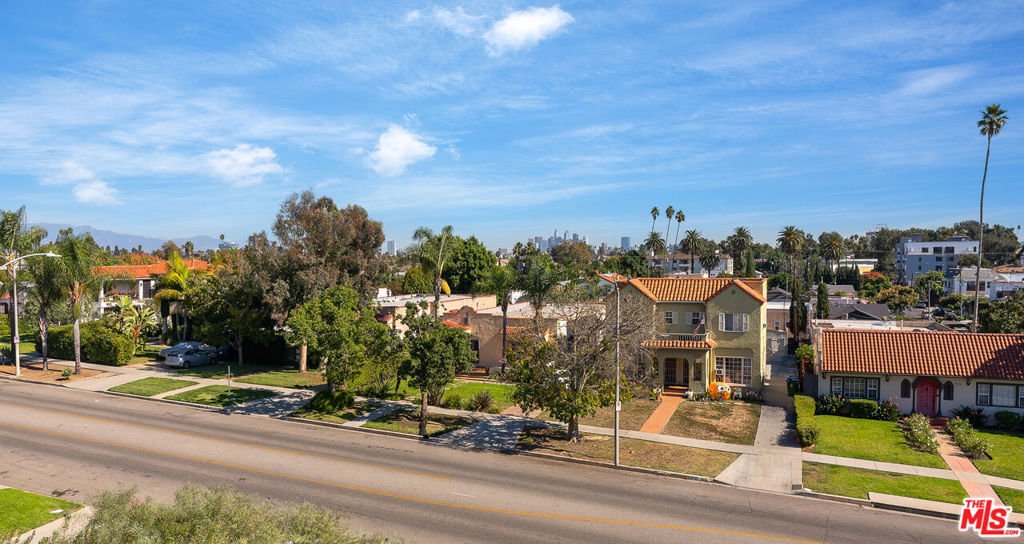 Los Angeles, California, United States 4 - 18332653