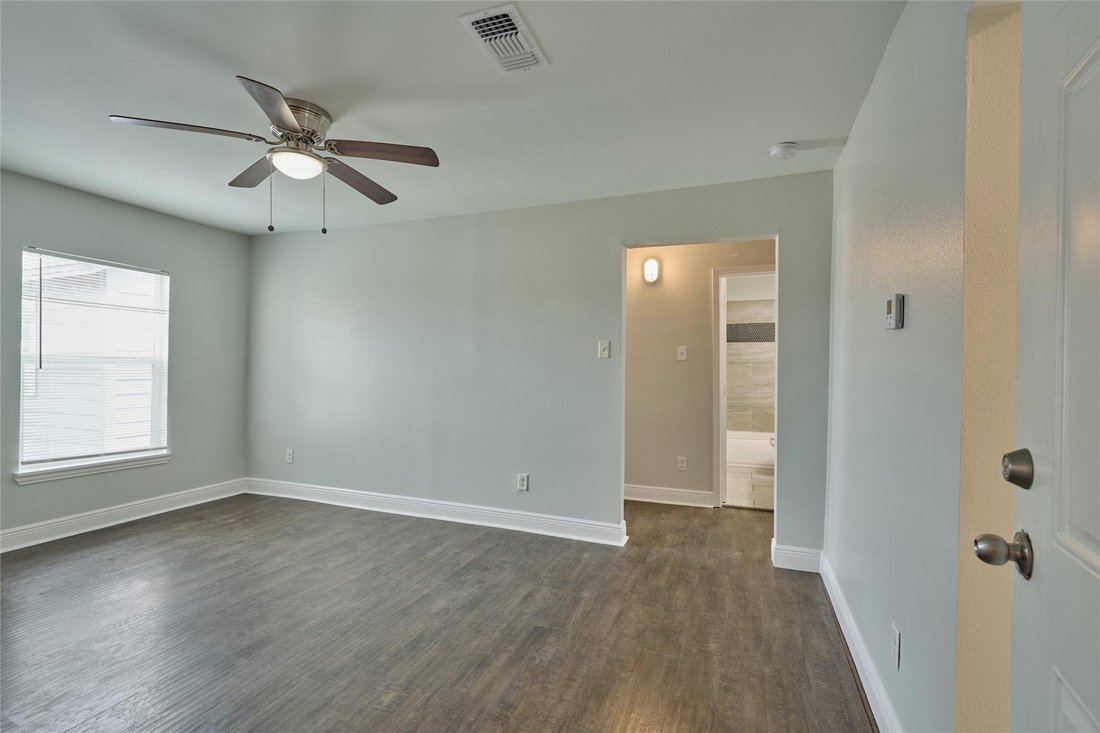 Houston, Texas, United States 3 - 18332873