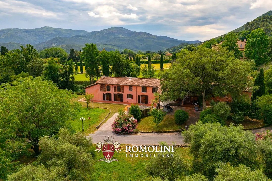 Villa in Heilige Maria del Giudice - San Lorenzo a Vaccoli, Lucca, Toskana 1 - 18333359
