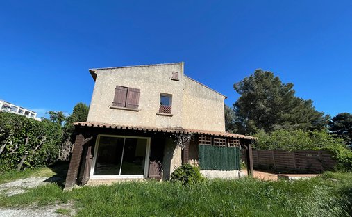 House in Village, Saint-Mandrier-sur-Mer, France 1