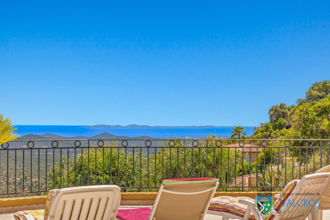 Villa in La Londe-les-Maures, Provence-Alpes-Côte d'Azur, France 2 - 17894049