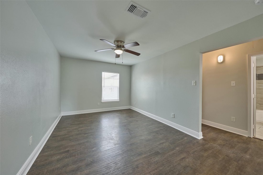 Houston, Texas, United States 4 - 18332873