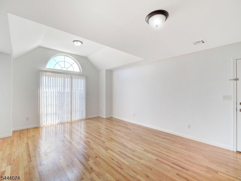 Newark, New Jersey, United States 4 - 18333468