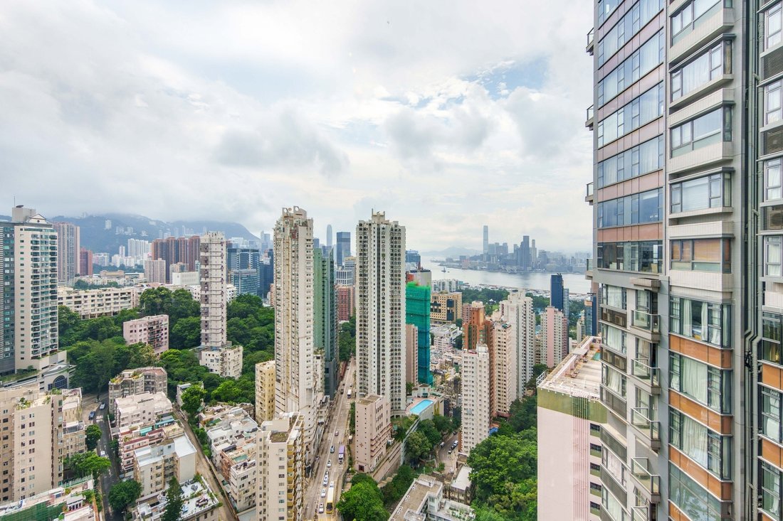 Apartment in Mid-Levels East, Hong Kong 1 - 18333701