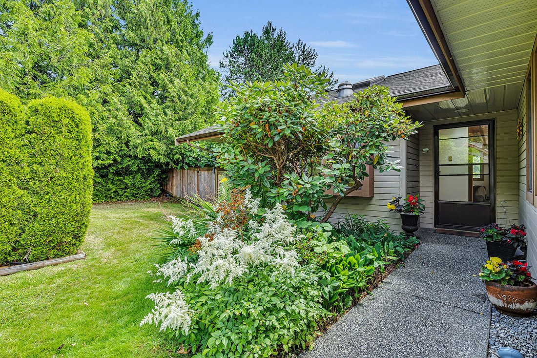 House in Brentwood Bay, British Columbia, Canada 2 - 18333712