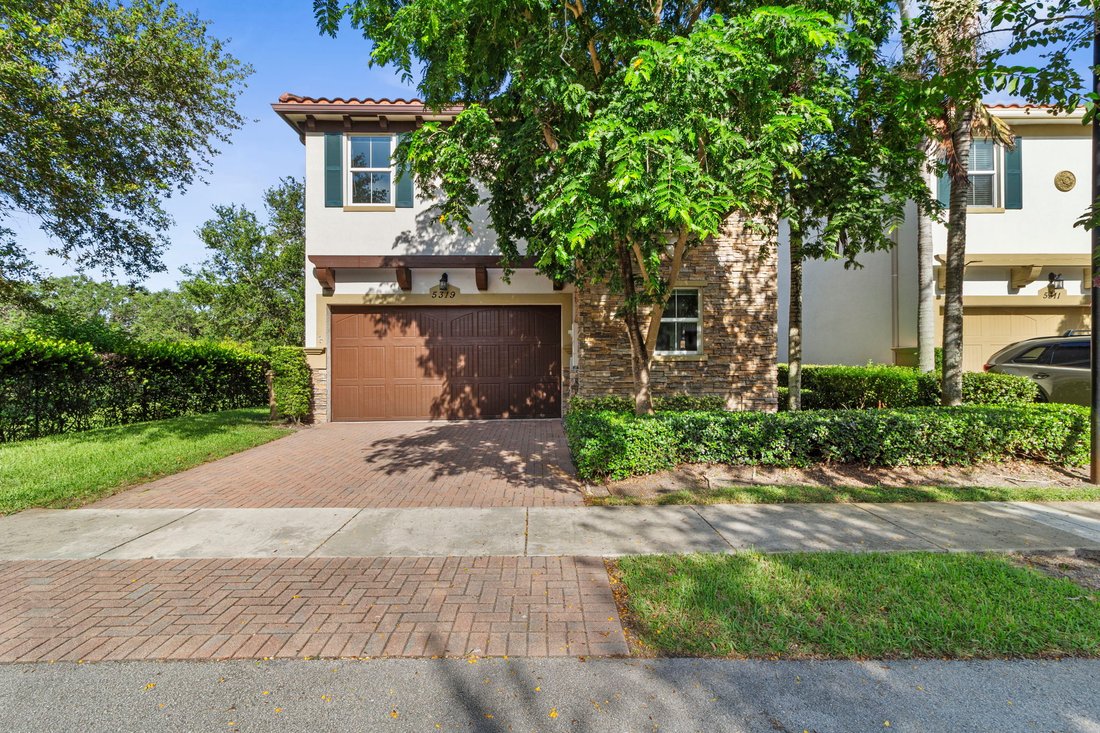 Davie, Florida, United States 2 - 18333680