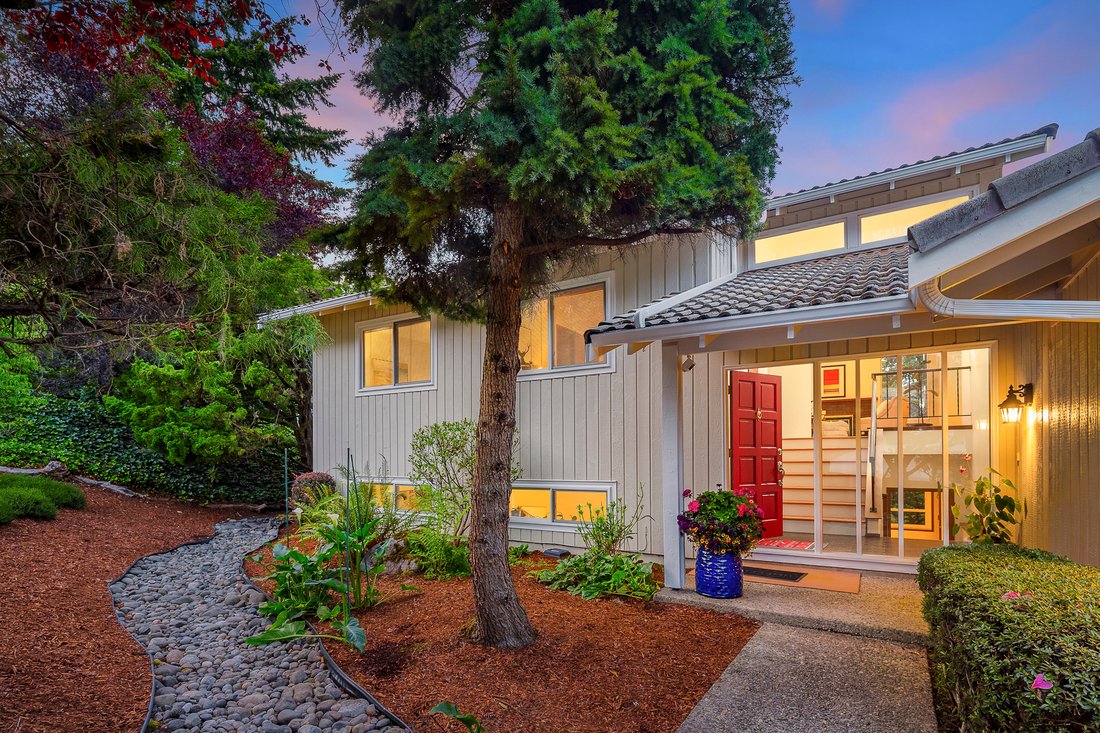 Bellevue, Washington, United States 1 - 18333639