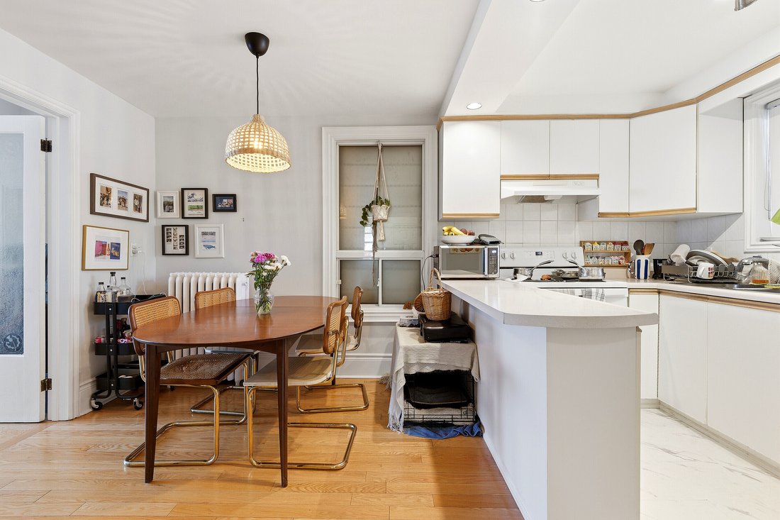 House in Toronto, Ontario, Canada 4 - 18333617