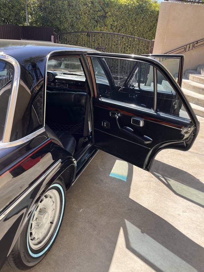 Sedan in Glendale, United States 3 - 18333447