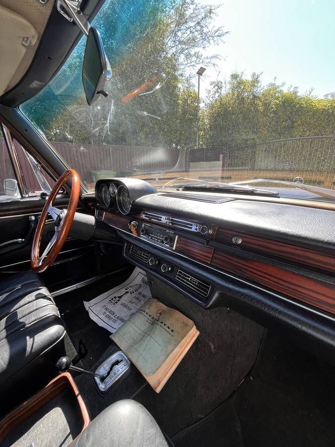 Sedan in Glendale, United States 4 - 18333447