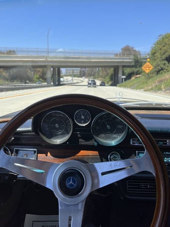 Sedan in Glendale, United States 5 - 18333447