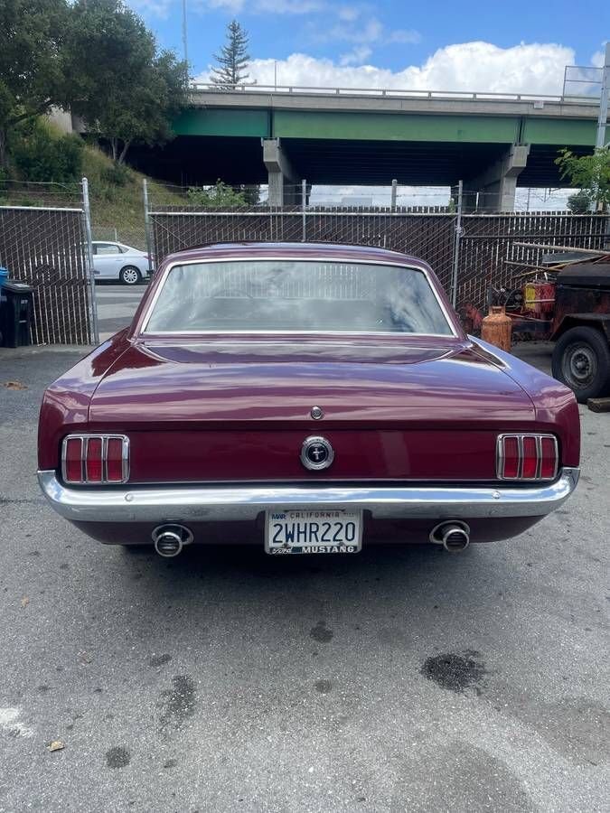 Coupe in Glendale, United States 4 - 18333439