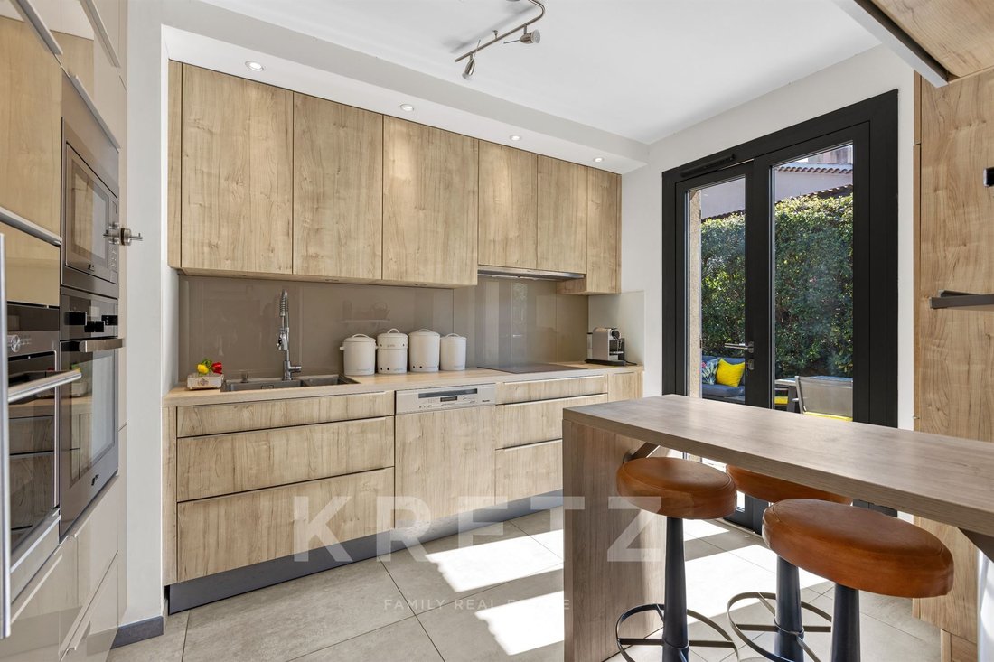 House in Hyeres, Provence-Alpes-Côte d'Azur, France 5 - 18333752