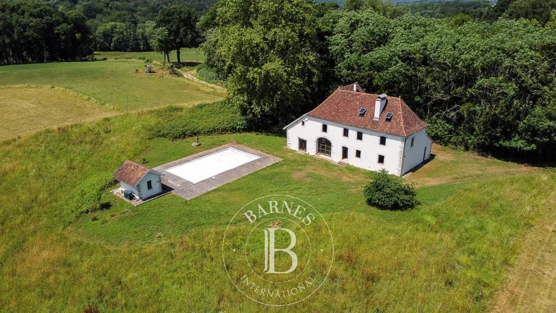 Estate in Sauveterre-de-Bearn, Nouvelle-Aquitaine, France 2 - 18334212