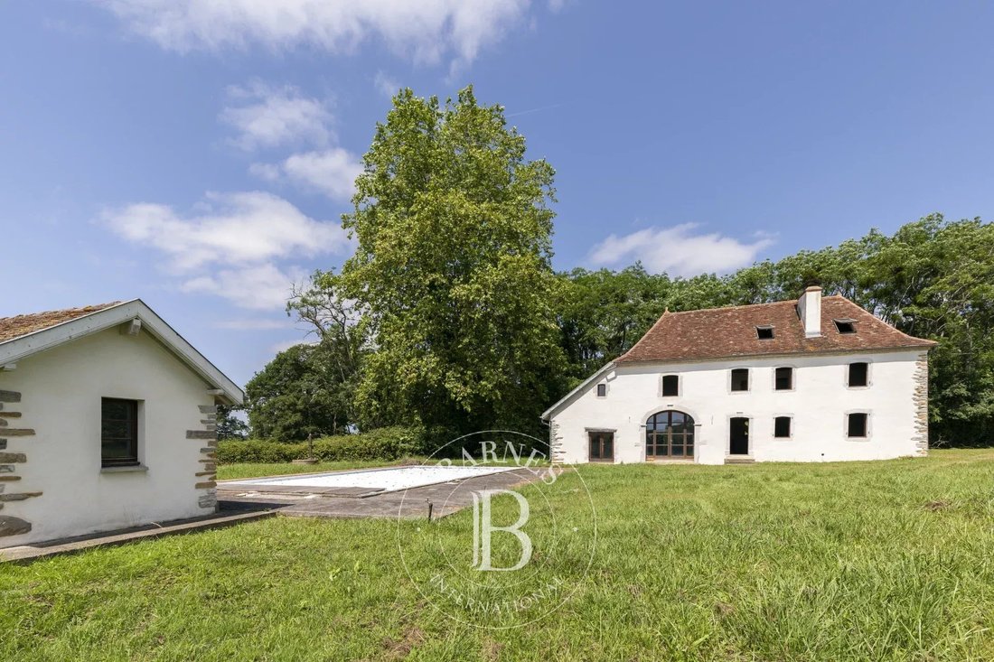 Estate in Sauveterre-de-Bearn, Nouvelle-Aquitaine, France 1 - 18334212