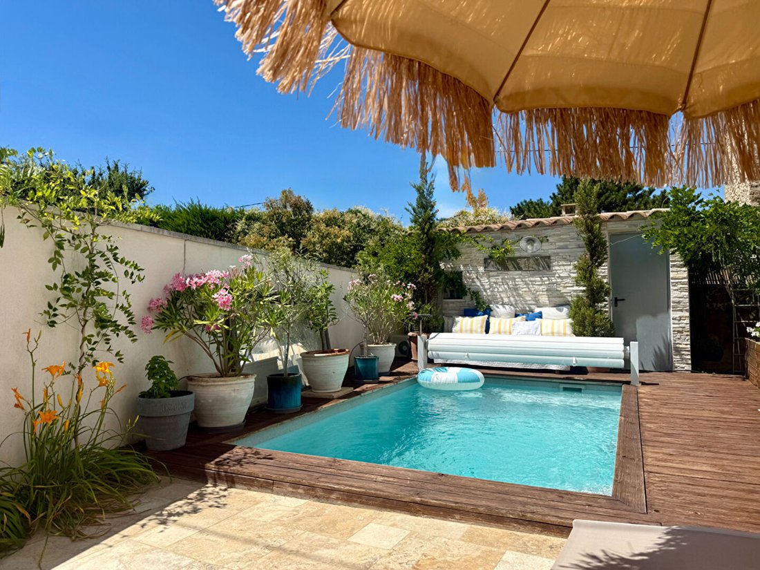 Villa in Gordes, Provence-Alpes-Côte d'Azur, France 1 - 18256130