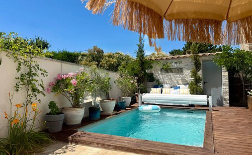 Villa in Gordes, Provence-Alpes-Côte d'Azur, France 1