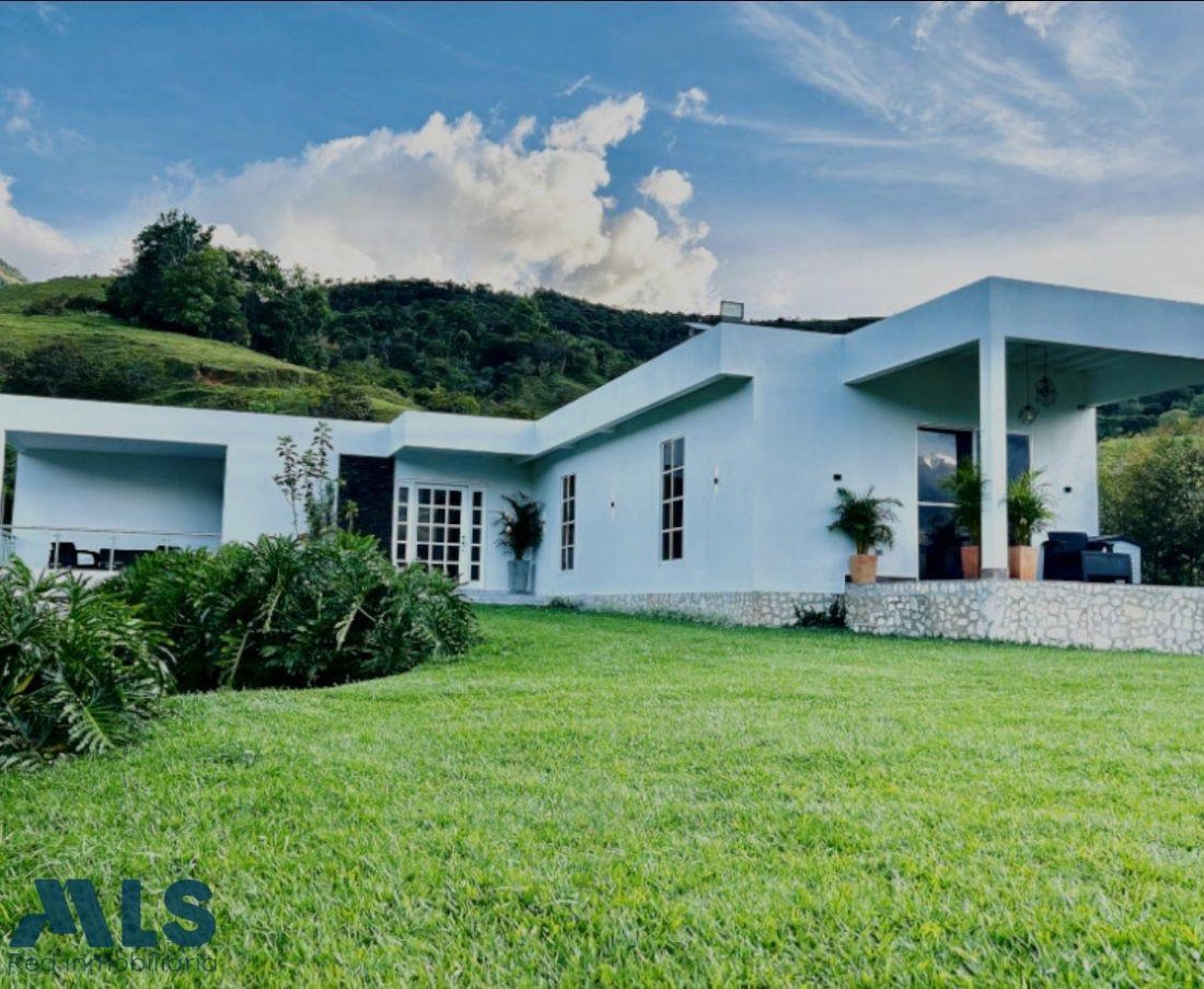 Finca in Porce, Santo Domingo, Colombia 2 - 18333784