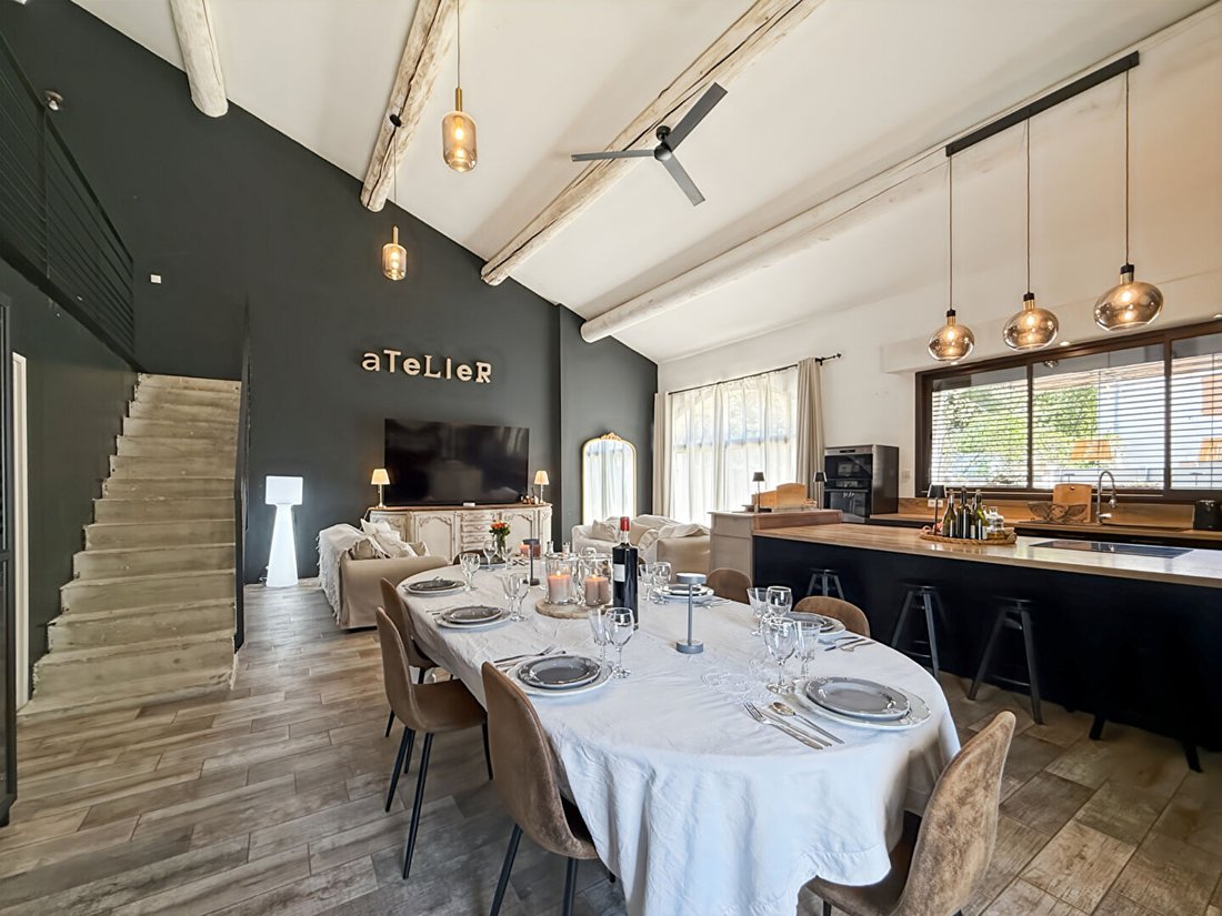 Villa in Gordes, Provence-Alpes-Côte d'Azur, France 3 - 18256130