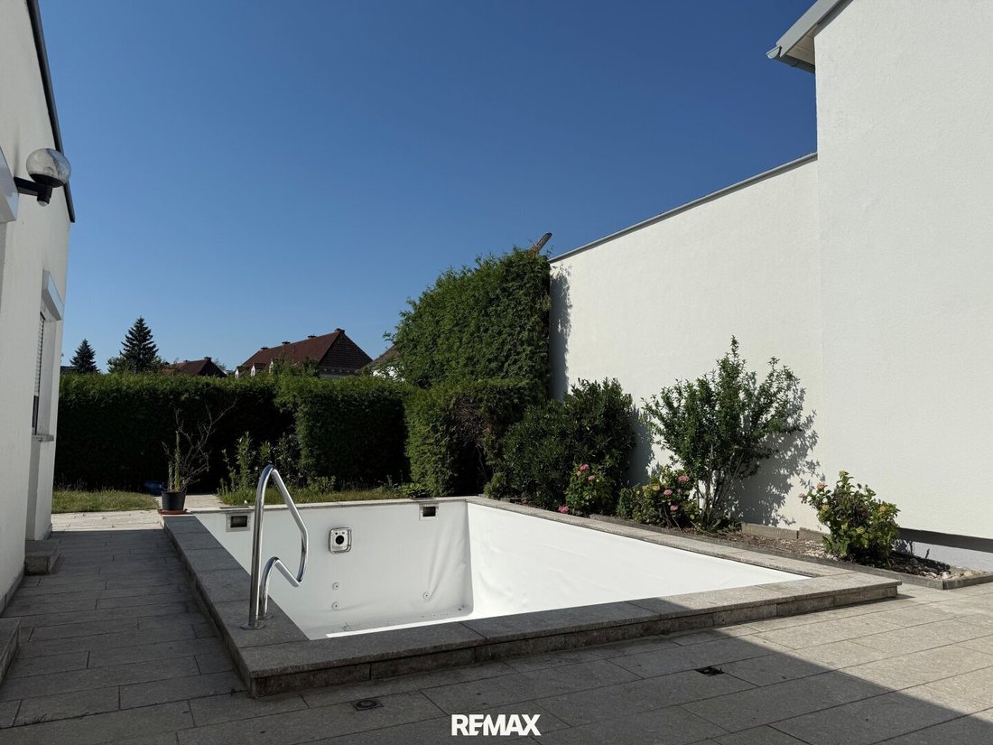Bungalow in Linz, Upper Austria, Austria 2 - 18333909