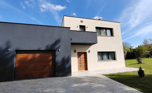 Villa in Coulommiers, Ile-de-France, France 1