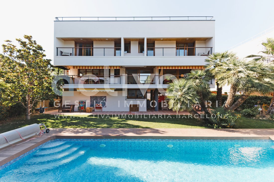 Villa in Esplugues de Llobregat, Catalonia, Spain 1 - 18333804