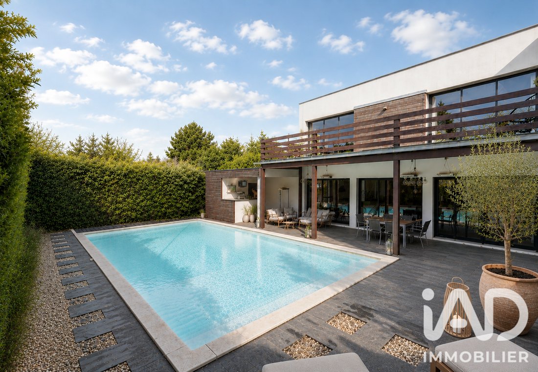 House in Saint-Cyr-sur-Loire, Centre-Val de Loire, France 1 - 17657154