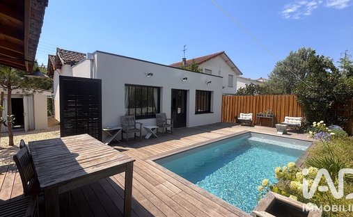 House in Pessac, Nouvelle-Aquitaine, France 1