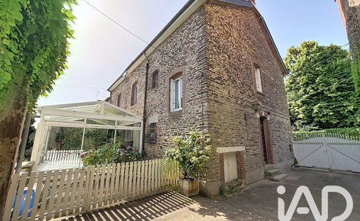 House in Est, Janze, France 1