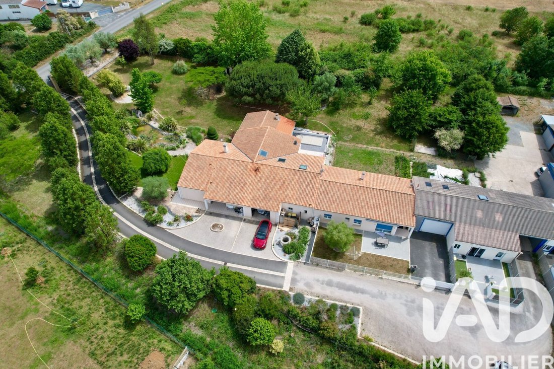 House in Tonnay-Charente, Nouvelle-Aquitaine, France 1 - 18339040