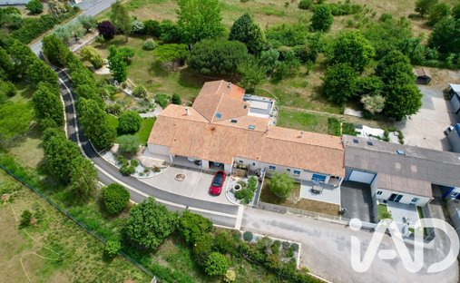 House in Tonnay-Charente, Nouvelle-Aquitaine, France 1