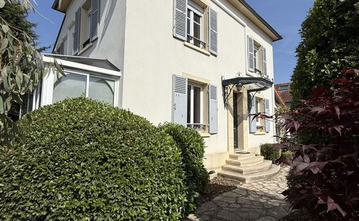 House in Crecy-la-Chapelle, Ile-de-France, France 1