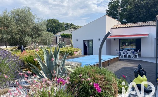 House in Meschers-sur-Gironde, Nouvelle-Aquitaine, France 1