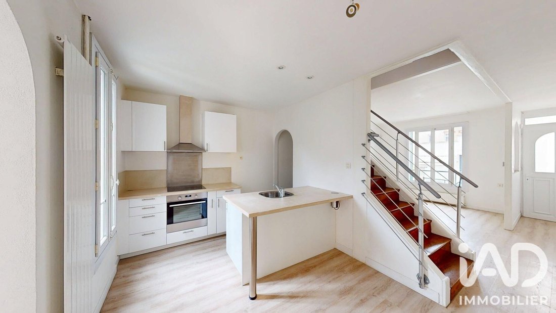 House in Faubourg de l'Arche, Courbevoie, France 1 - 18338906