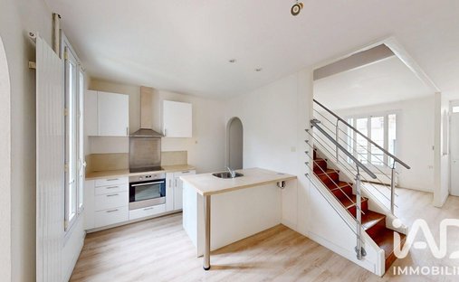 House in Faubourg de l'Arche, Courbevoie, France 1