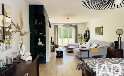 House in Haut, Vernouillet, France 1